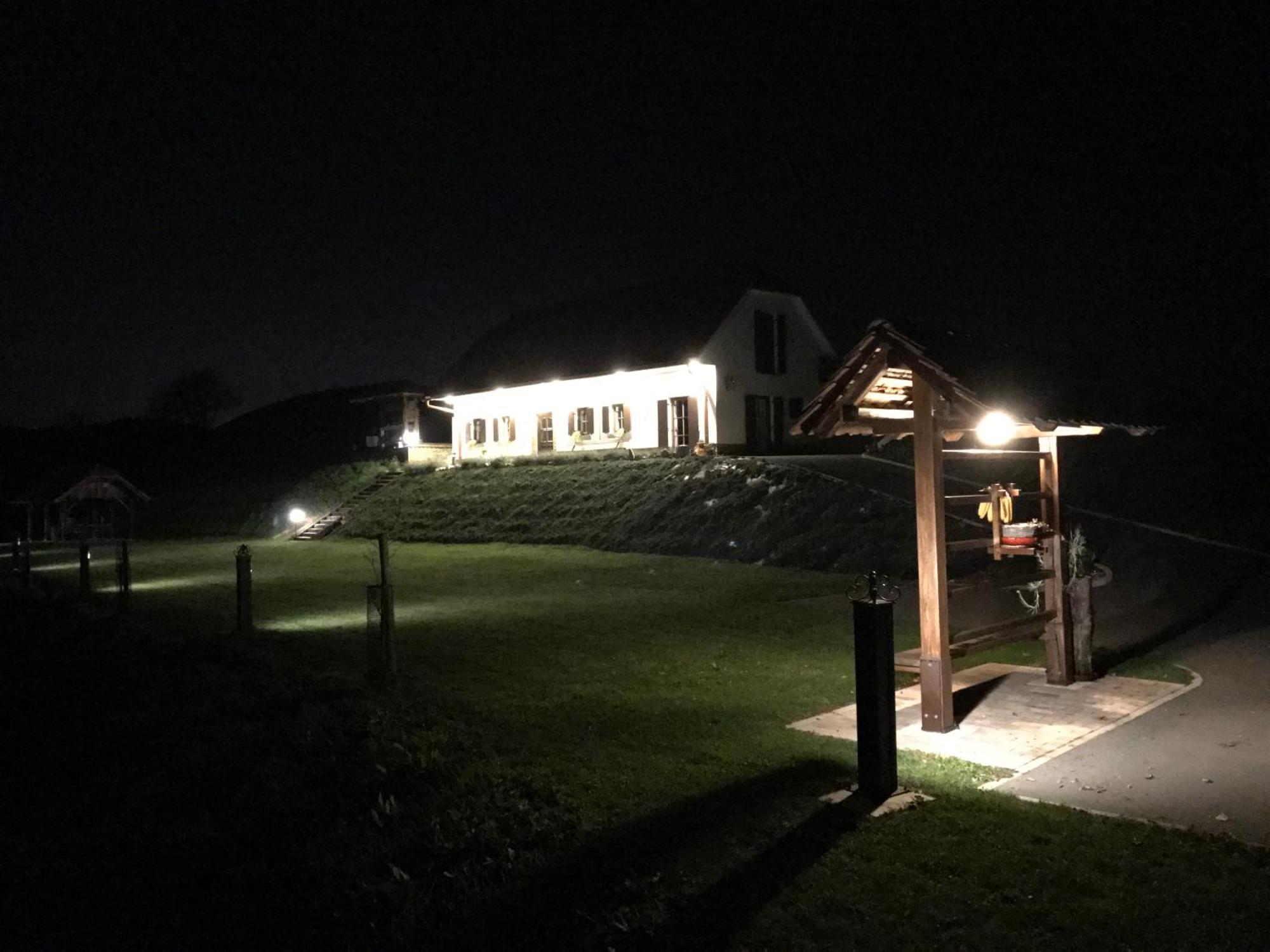 فيلا Storeفي Wooden Hut At Tourist Farm Artisek المظهر الخارجي الصورة